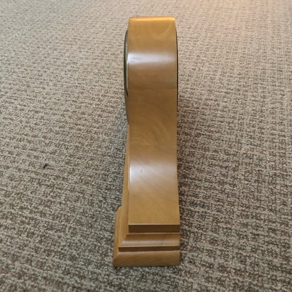 NWOT Westclox beige clock from 1980. - Picture 6 of 6